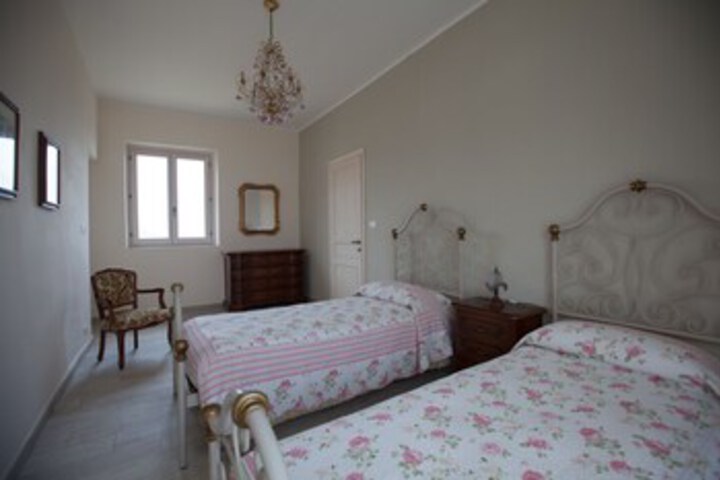 Room 19 of 25