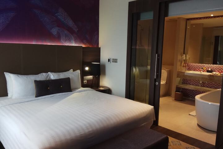 Room 4 of 64