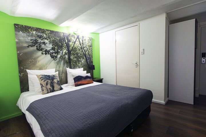 Room 42 of 96