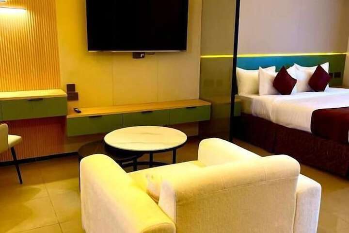 Room 5 of 24