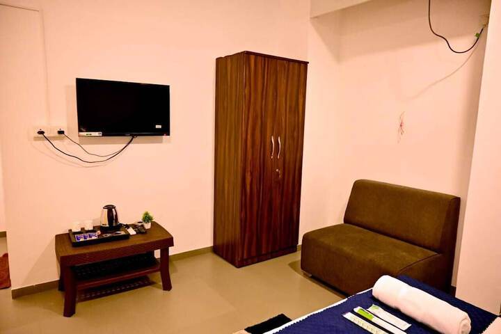 Room 4 of 15