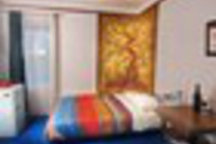 Room 5 of 120