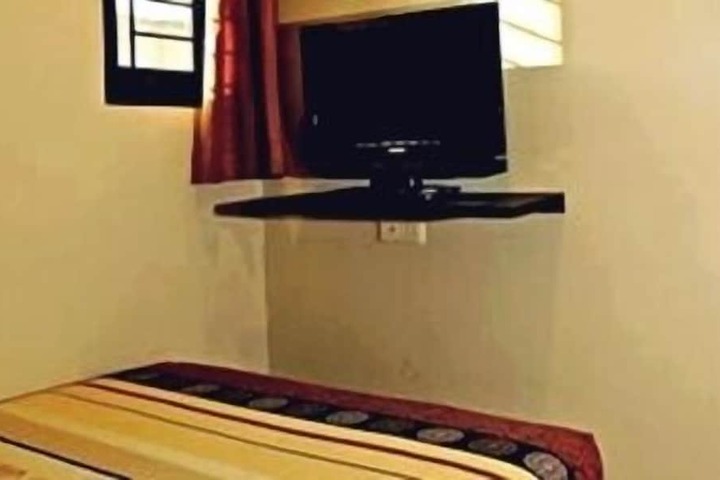 Room 8 of 15