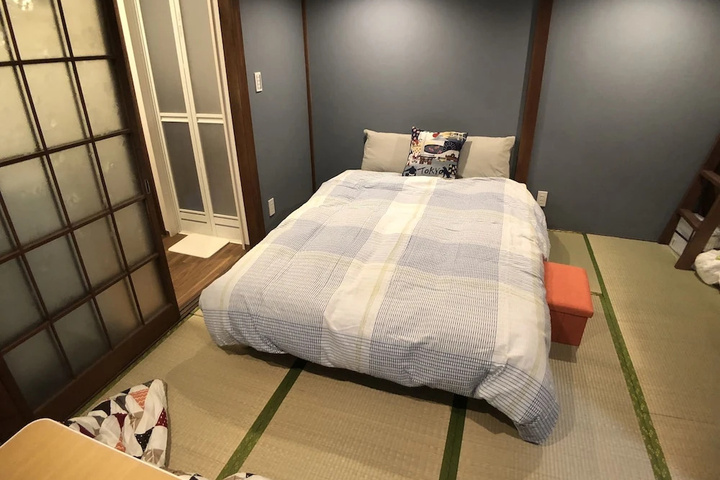 Room 6 of 14