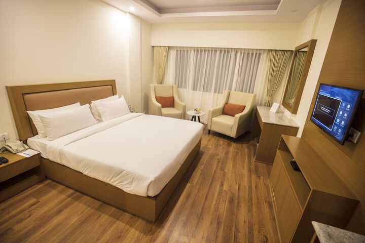 Room 6 of 32