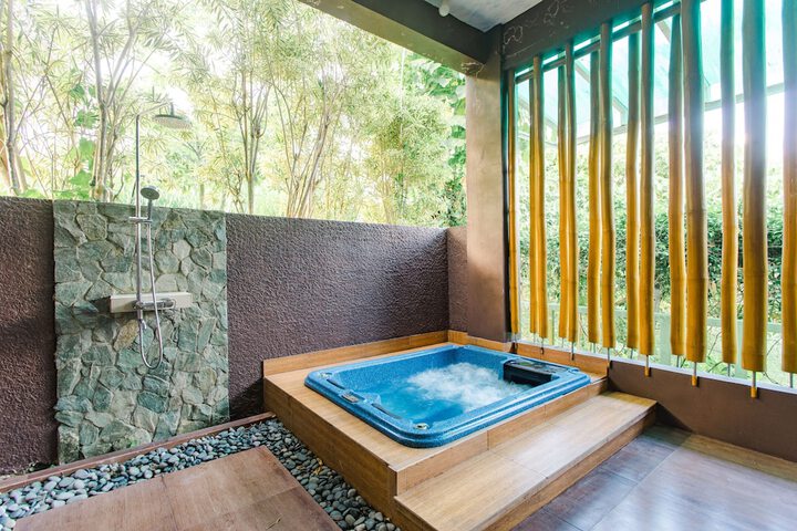 Hot Tub 41 of 77