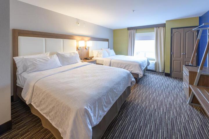 2 Queen Beds (11 of 11)