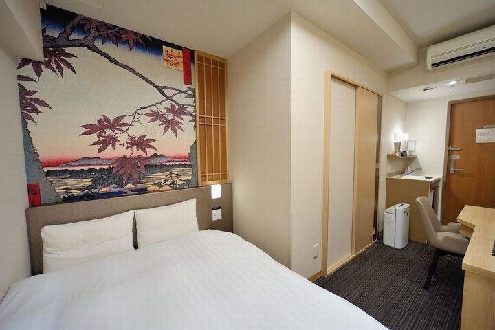Room 16 of 93