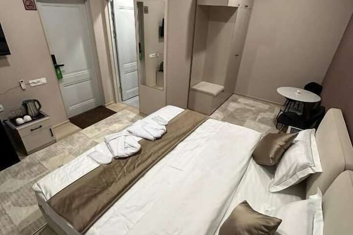 Room 11 of 23