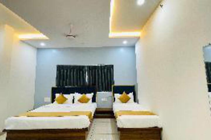 Room 6 of 7