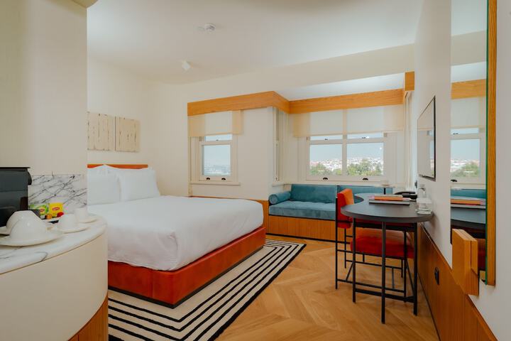 Room 28 of 113