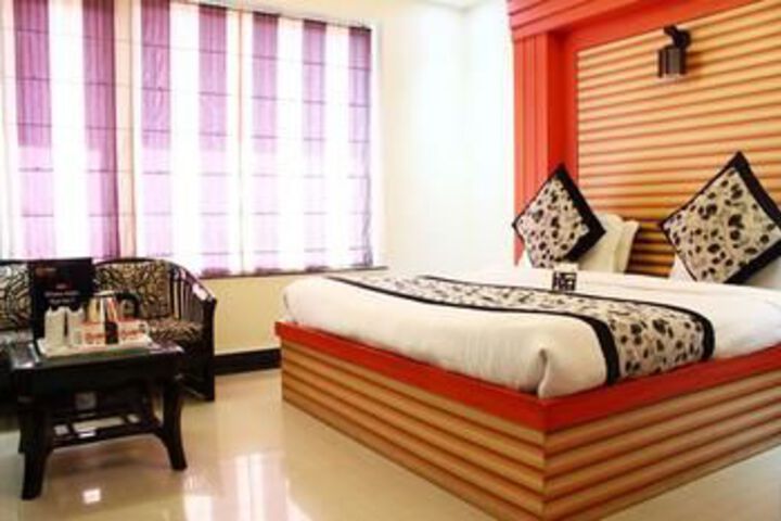 Room 6 of 12