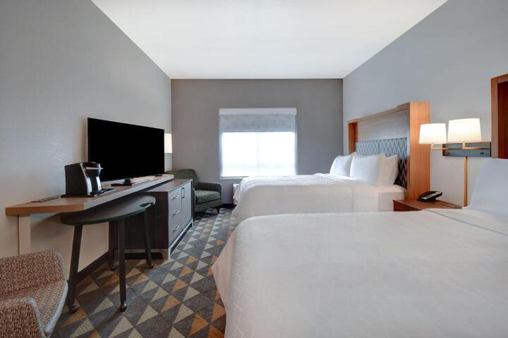 Premium 2 Queen Beds (2 of 18)