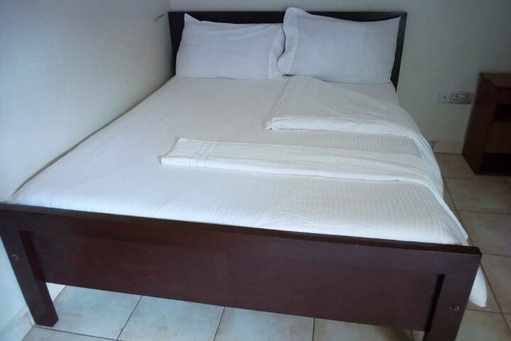 Room 2 of 20