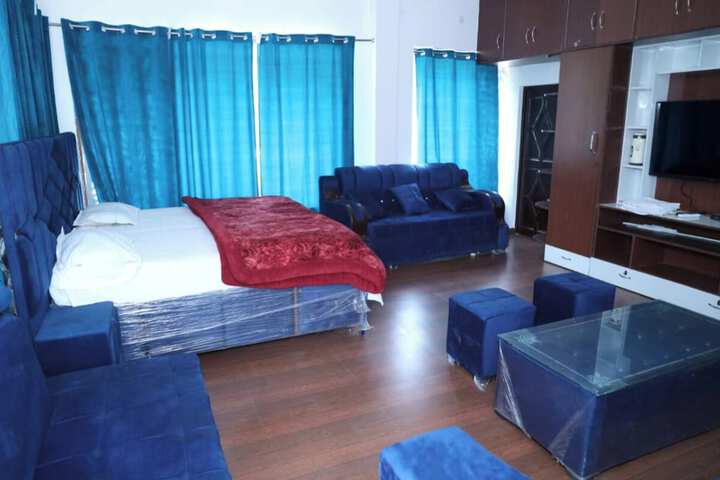 Room 8 of 77