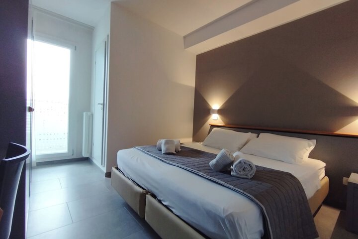 Room 10 of 42