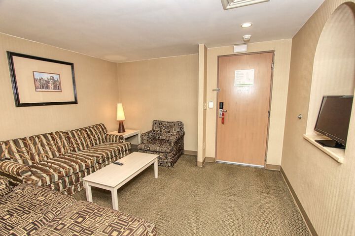 Room 34 of 106
