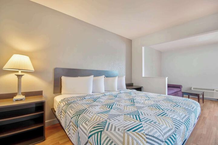 Room 14 of 25