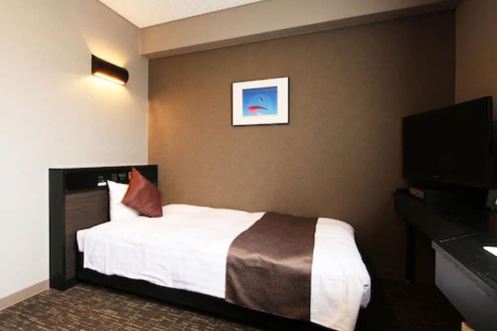 Room 6 of 25