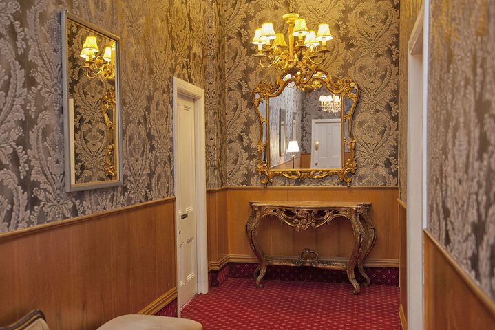Ballroom/Hall 106 of 117