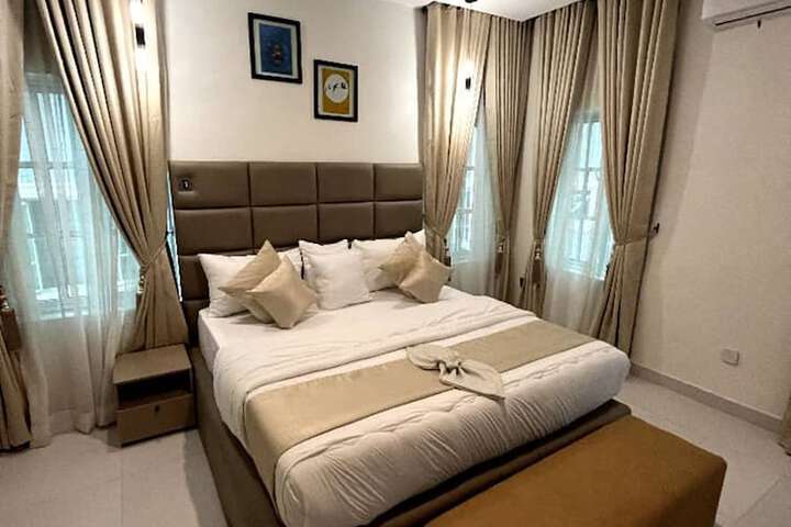 Room 6 of 35