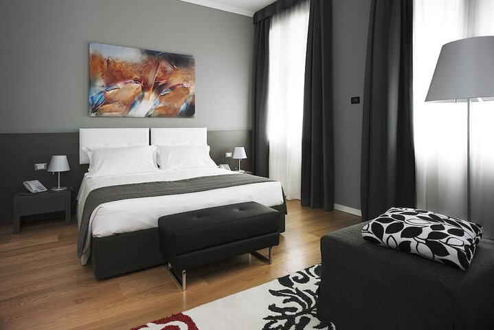 Room 8 of 40