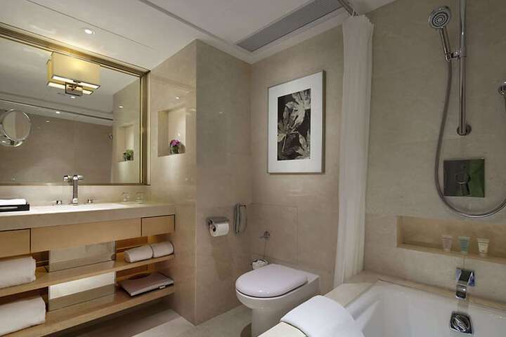 Room 33 of 61