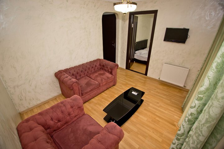 Room 2 of 93