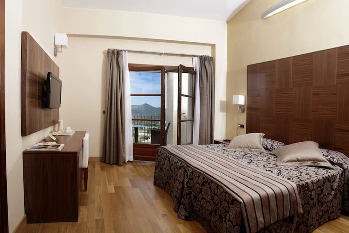 Room 4 of 72