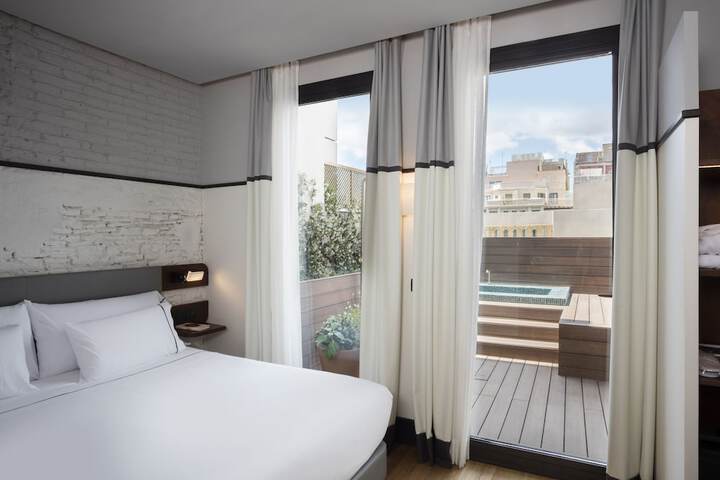 Hotel Praktik Èssens