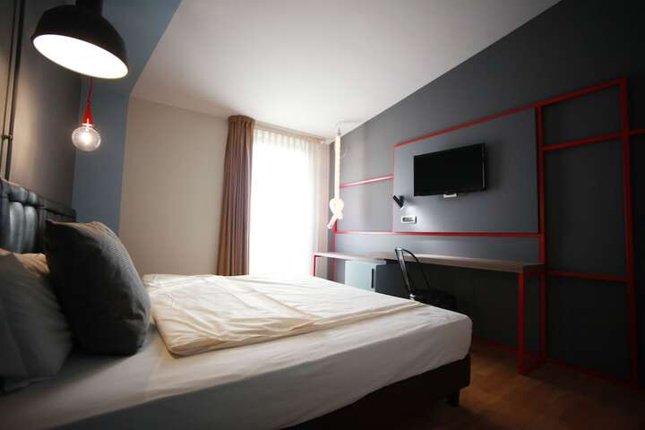 Room 13 of 75