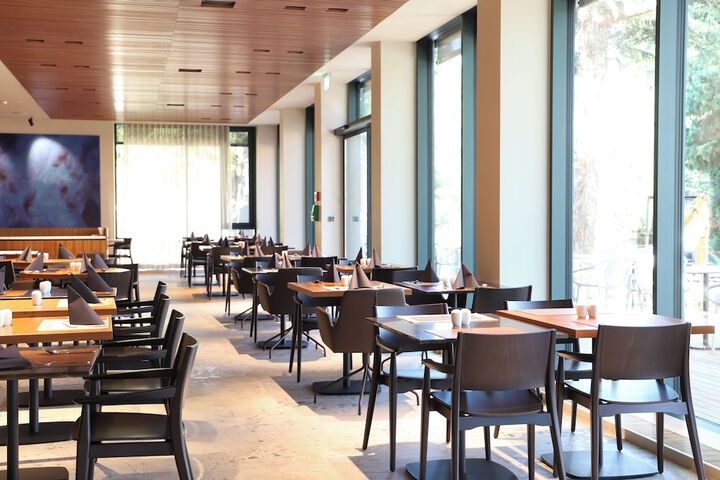 Dining 76 of 120