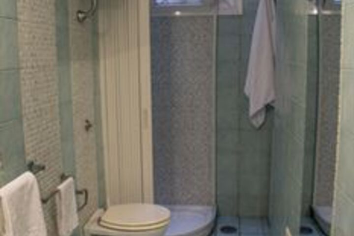 Room 6 of 160