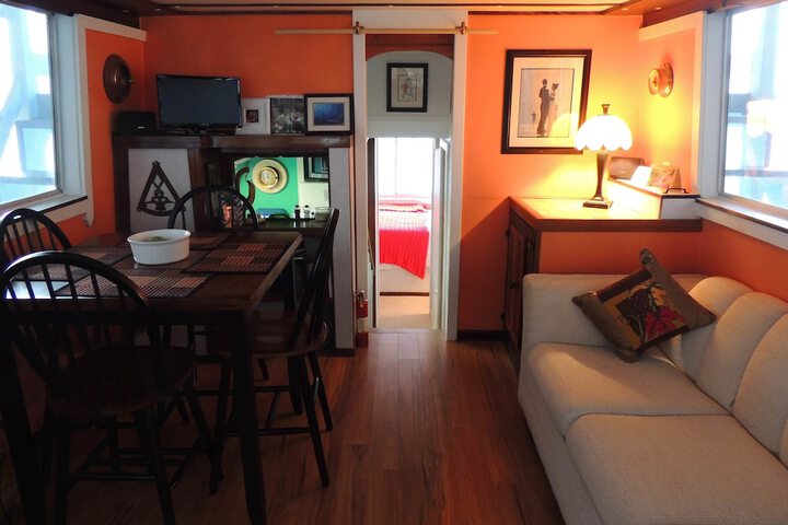 Room 4 of 15