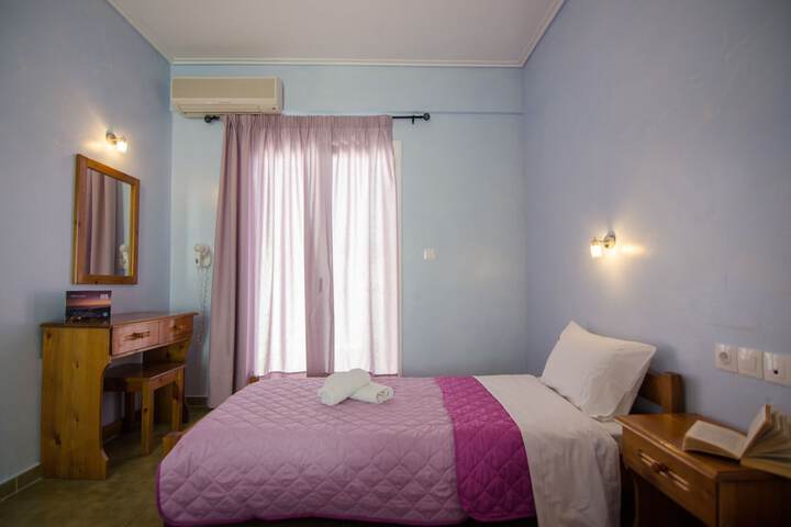 Room 7 of 68
