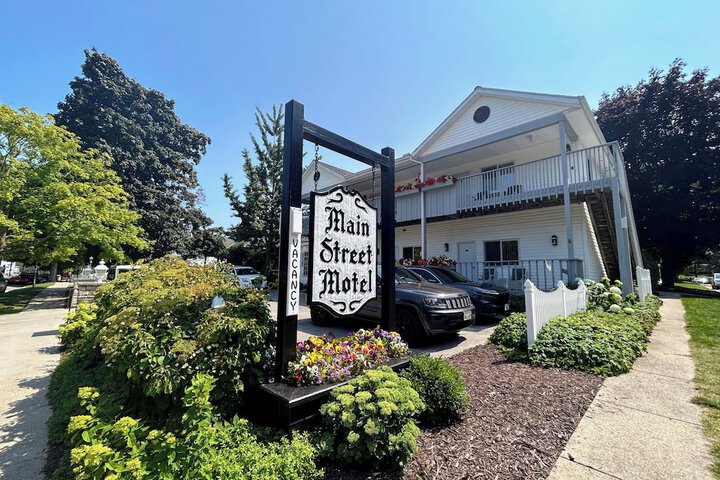 Exterior of Main Street Motel