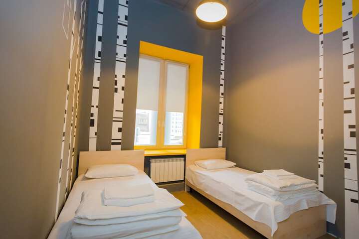 Room 32 of 48