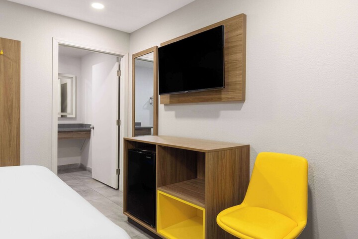 Room 12 of 40