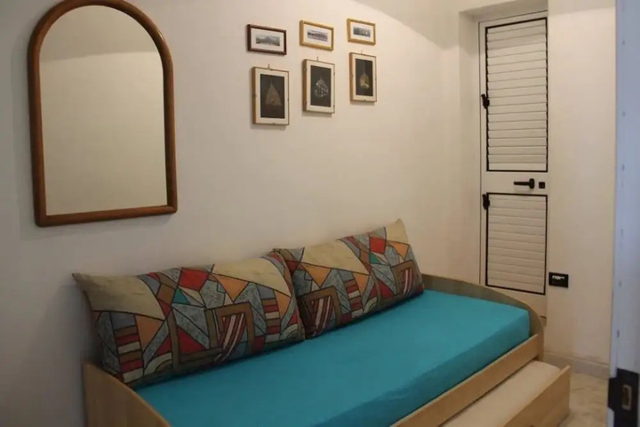 Room 2 of 7