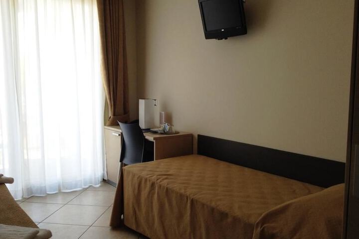 Room 9 of 20