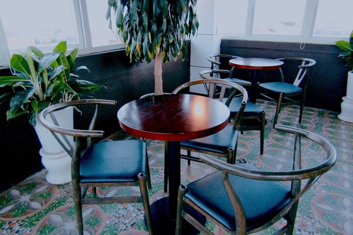 Lounge 20 of 32