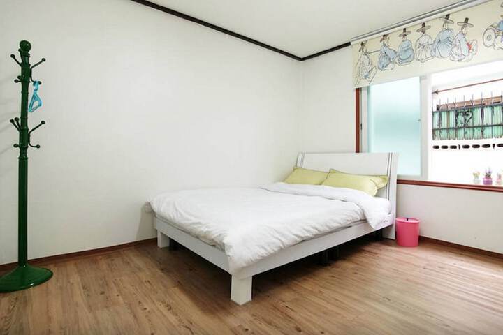 Room 27 of 101