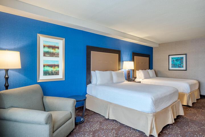 2 Queen Beds (10 of 10)