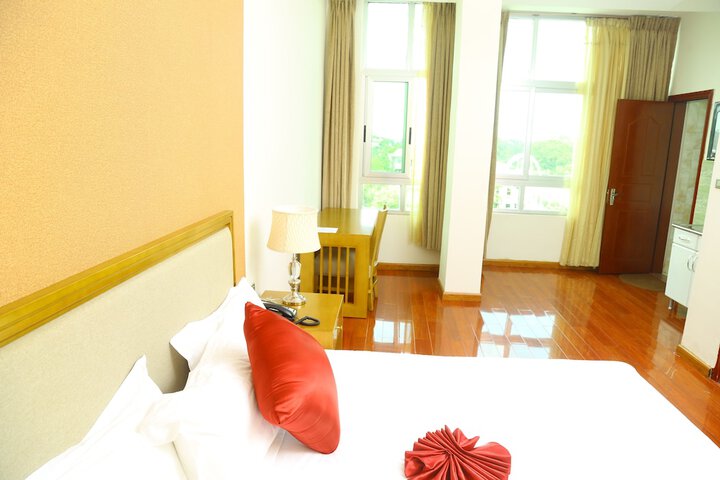 Room 6 of 30