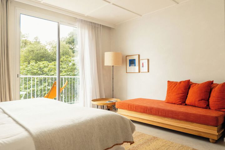 Room 34 of 205