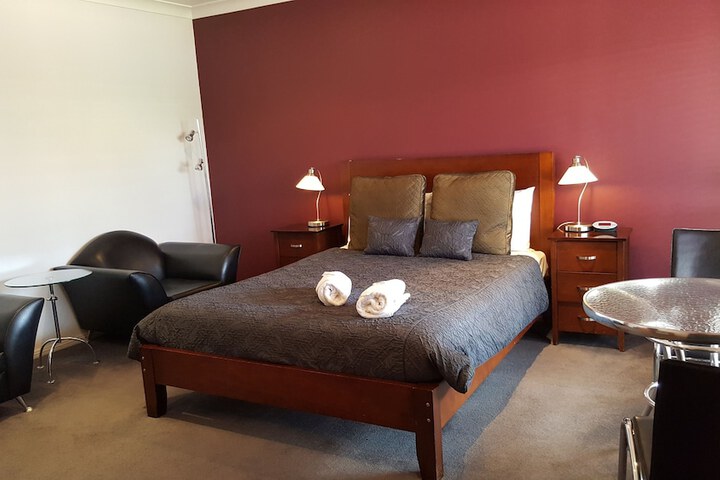 Room 4 of 37