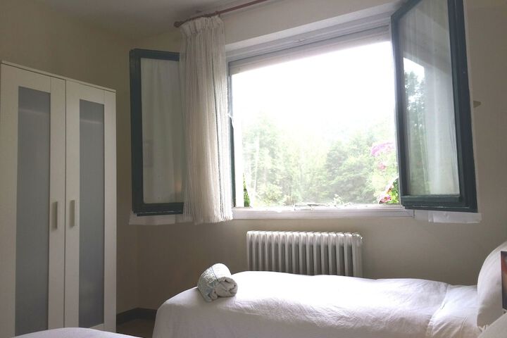 Room 5 of 12