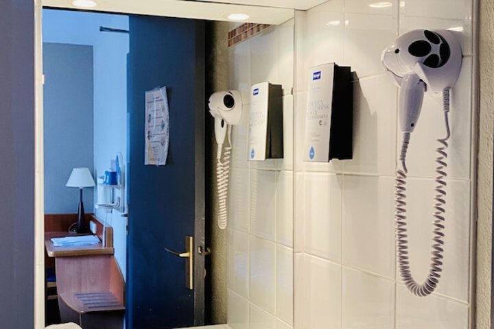 Room 15 of 34