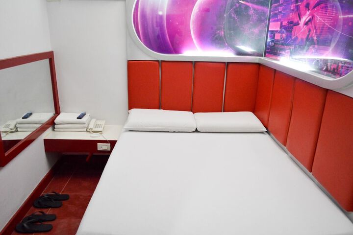 Room 16 of 23