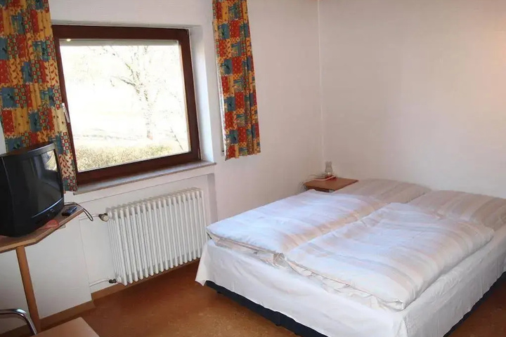 Room 5 of 14